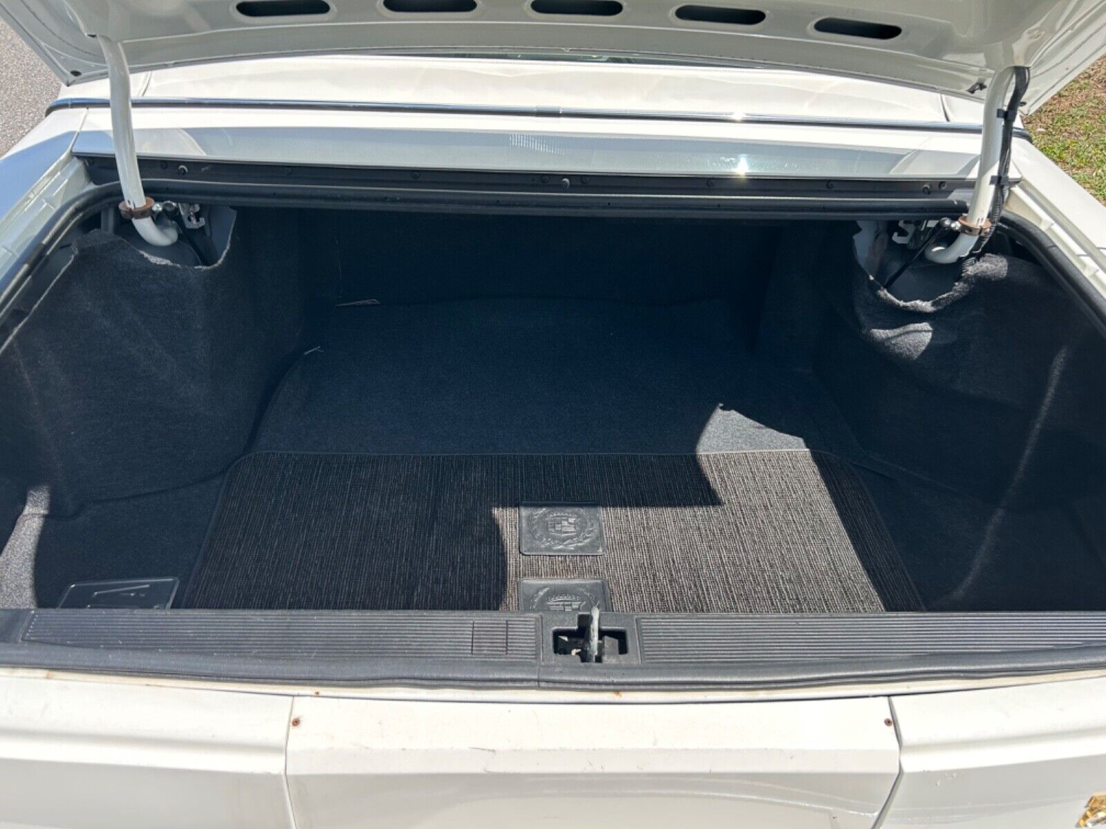 Cadillac-DeVille-1992-Coupe-23
