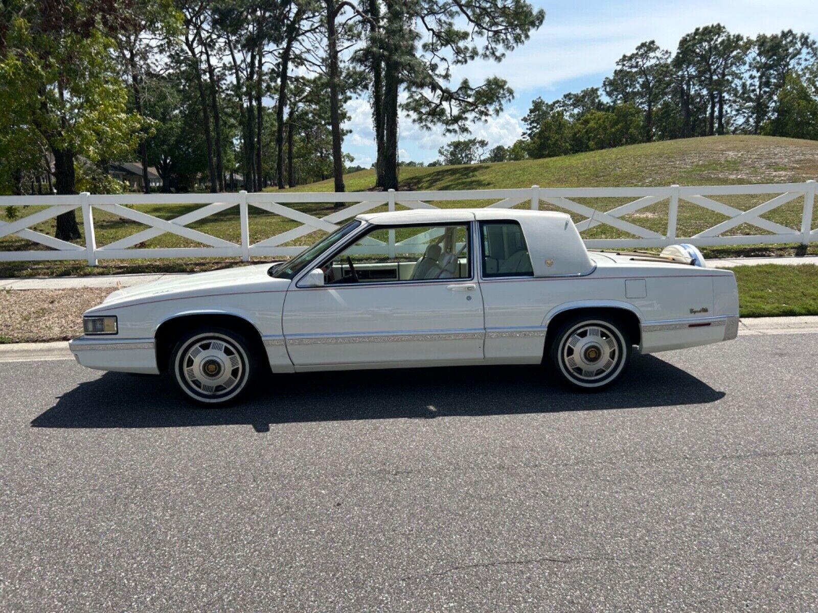 Cadillac-DeVille-1992-Coupe-24