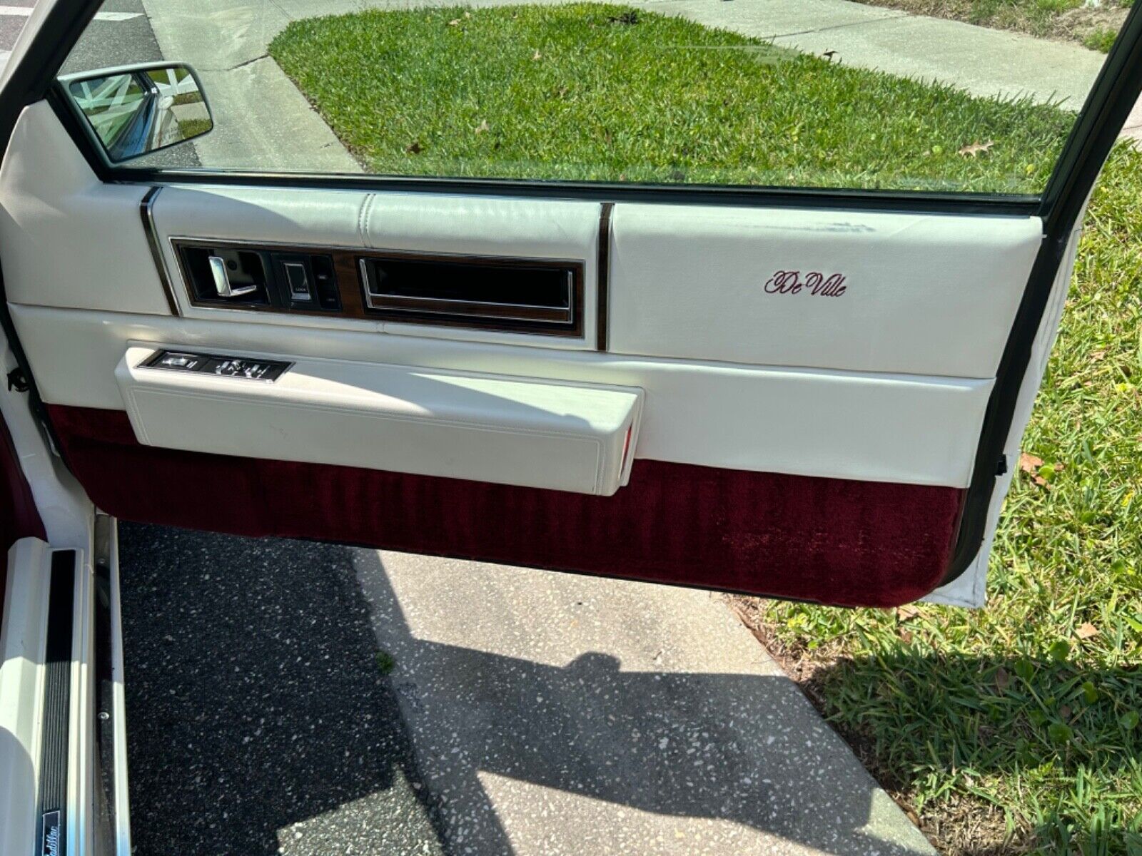 Cadillac-DeVille-1992-Coupe-32