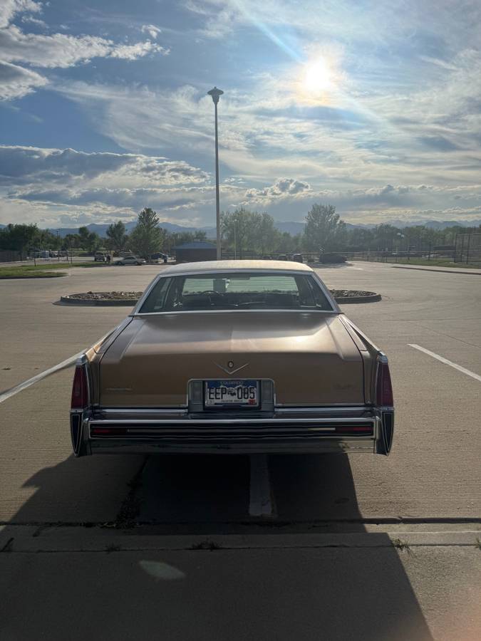 Cadillac-Devile-1977-4