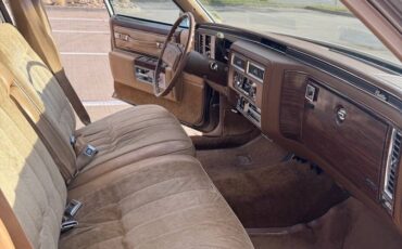 Cadillac-Devile-1977-5