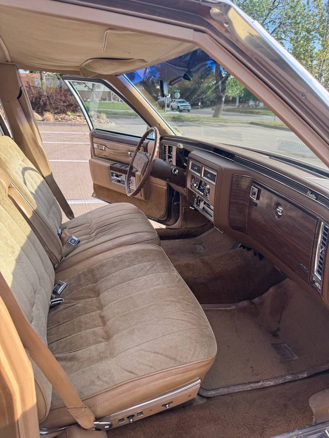 Cadillac-Devile-1977-5