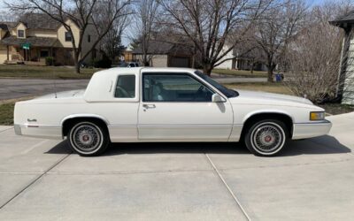 Cadillac Deville  1989 white
