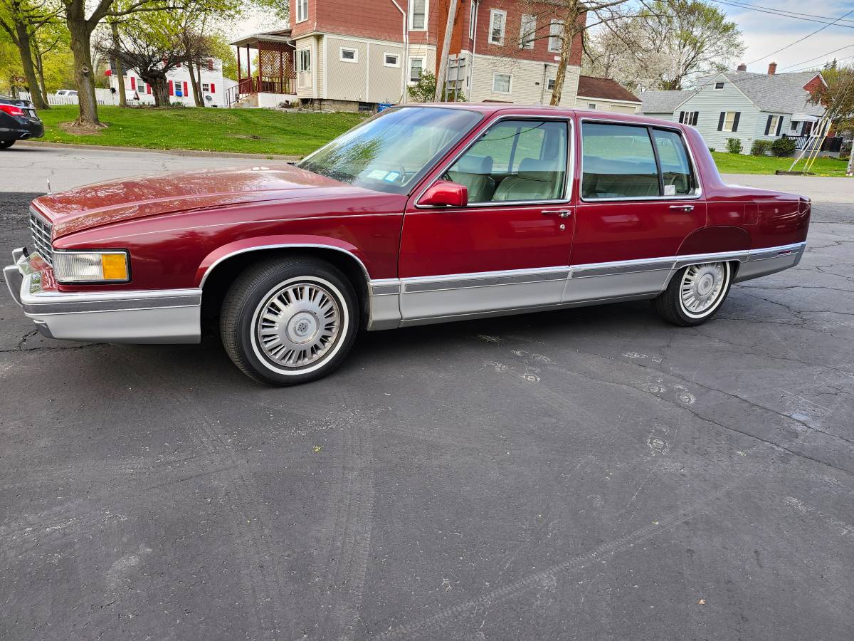 Cadillac Deville  1993 red