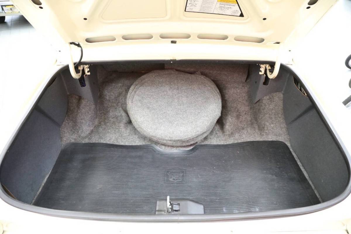 Cadillac-Deville-base-2dr-coupe-1983-1