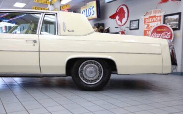 Cadillac-Deville-base-2dr-coupe-1983-11