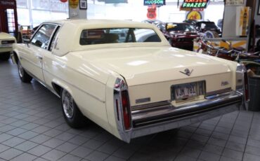 Cadillac-Deville-base-2dr-coupe-1983-12