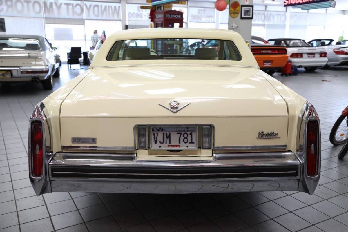 Cadillac-Deville-base-2dr-coupe-1983-13
