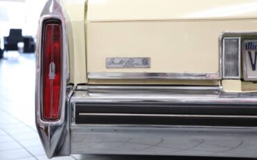 Cadillac-Deville-base-2dr-coupe-1983-14