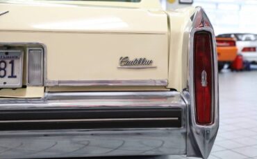 Cadillac-Deville-base-2dr-coupe-1983-15