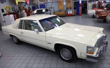 Cadillac-Deville-base-2dr-coupe-1983-17