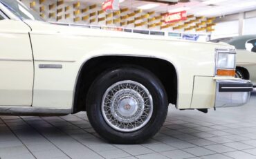 Cadillac-Deville-base-2dr-coupe-1983-18