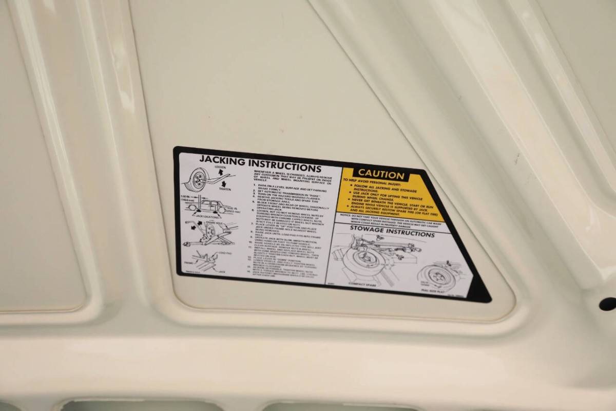 Cadillac-Deville-base-2dr-coupe-1983-21