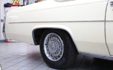 Cadillac-Deville-base-2dr-coupe-1983-22
