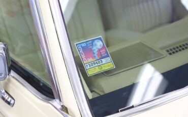Cadillac-Deville-base-2dr-coupe-1983-3