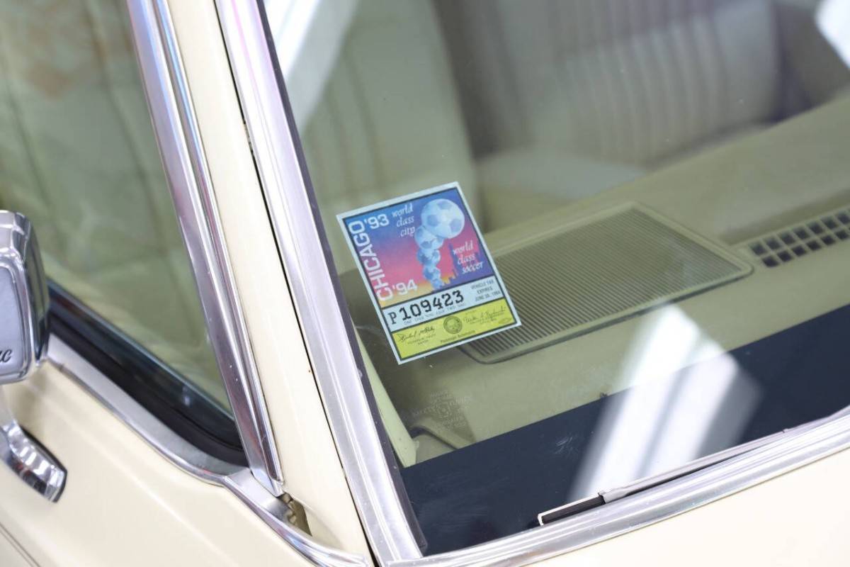 Cadillac-Deville-base-2dr-coupe-1983-3