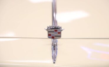 Cadillac-Deville-base-2dr-coupe-1983-4