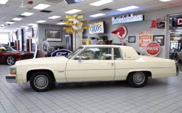 Cadillac-Deville-base-2dr-coupe-1983-7