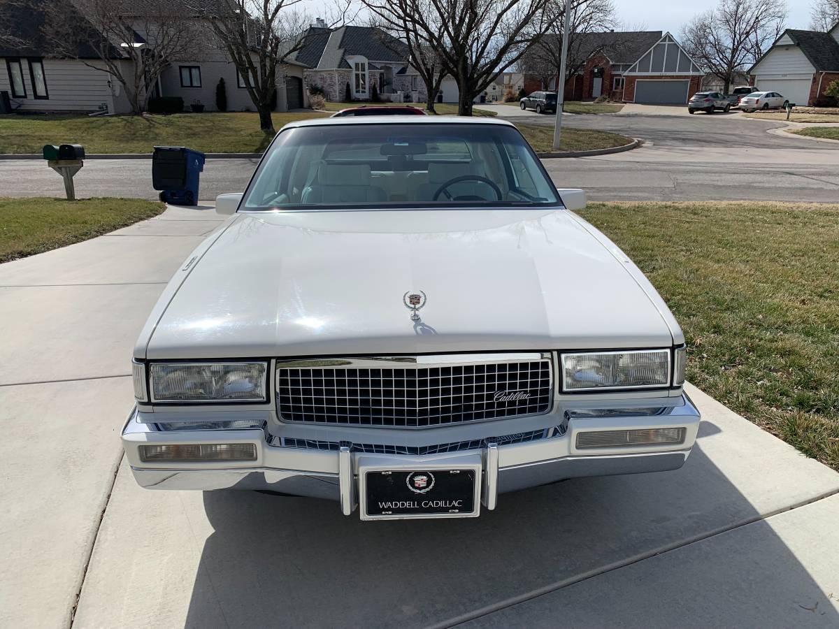 Cadillac-Deville-coupe-deville-1989-white-11