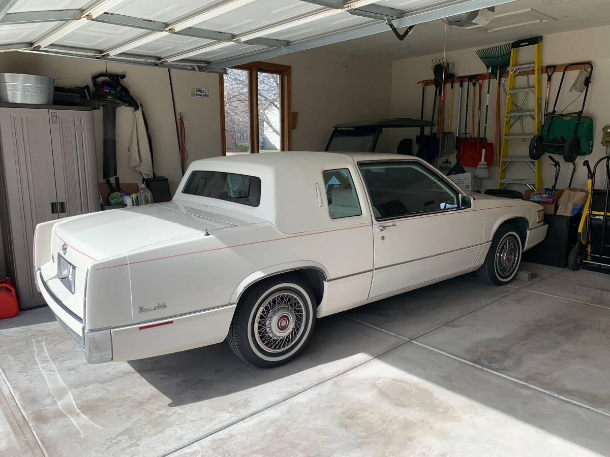 Cadillac-Deville-coupe-deville-1989-white-17