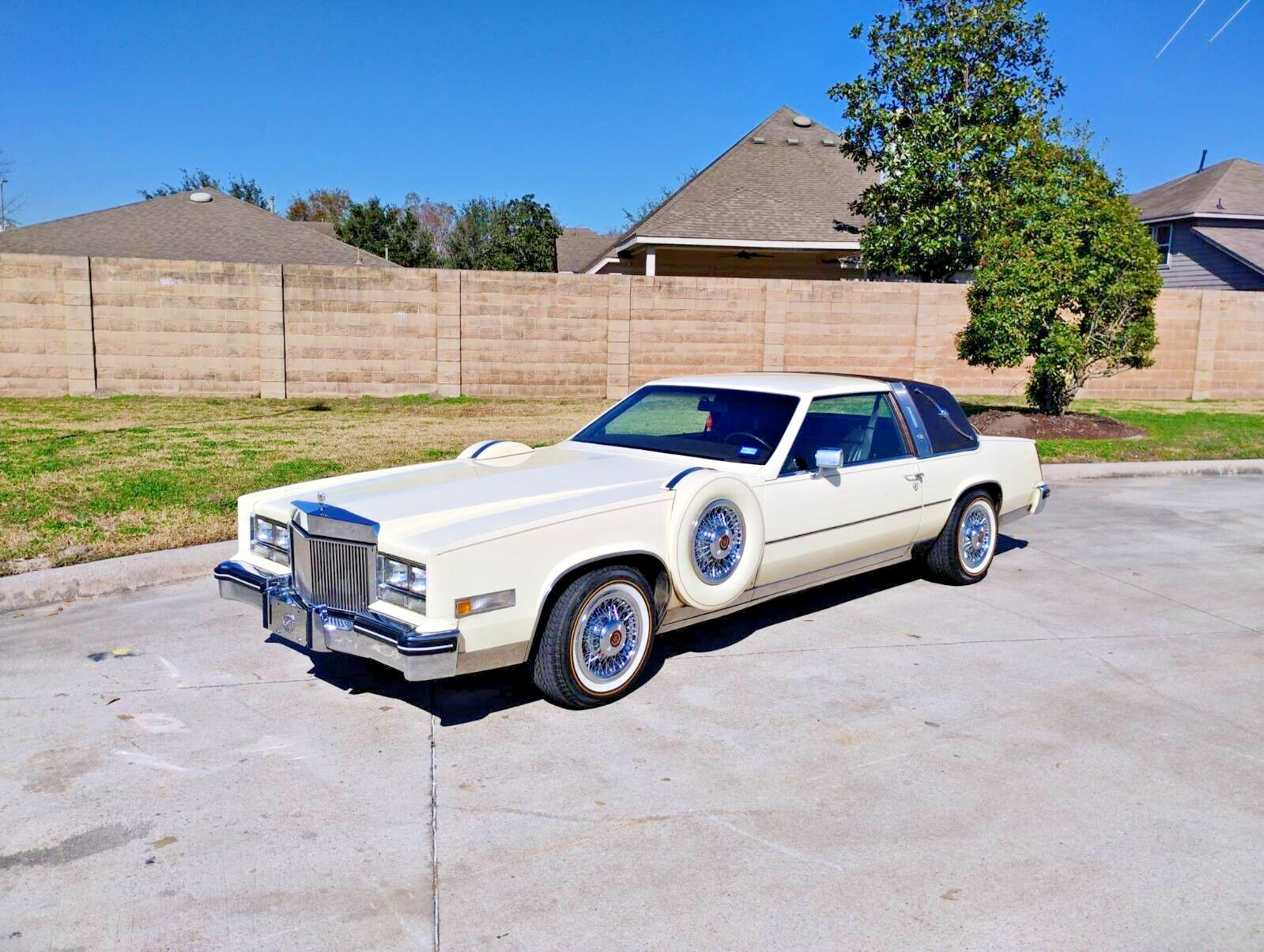 Cadillac-Eldorado-1983-Coupe-2