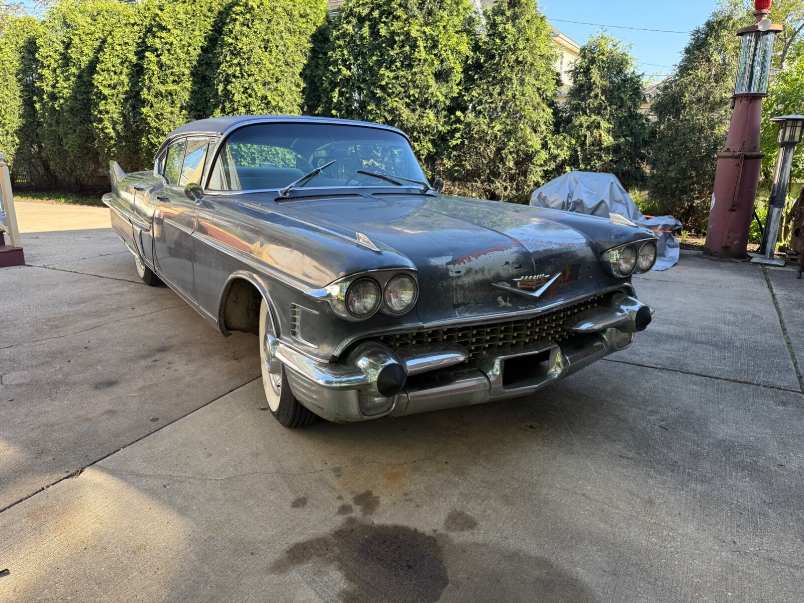 Cadillac-Fleetwood-1958-Sedan-2