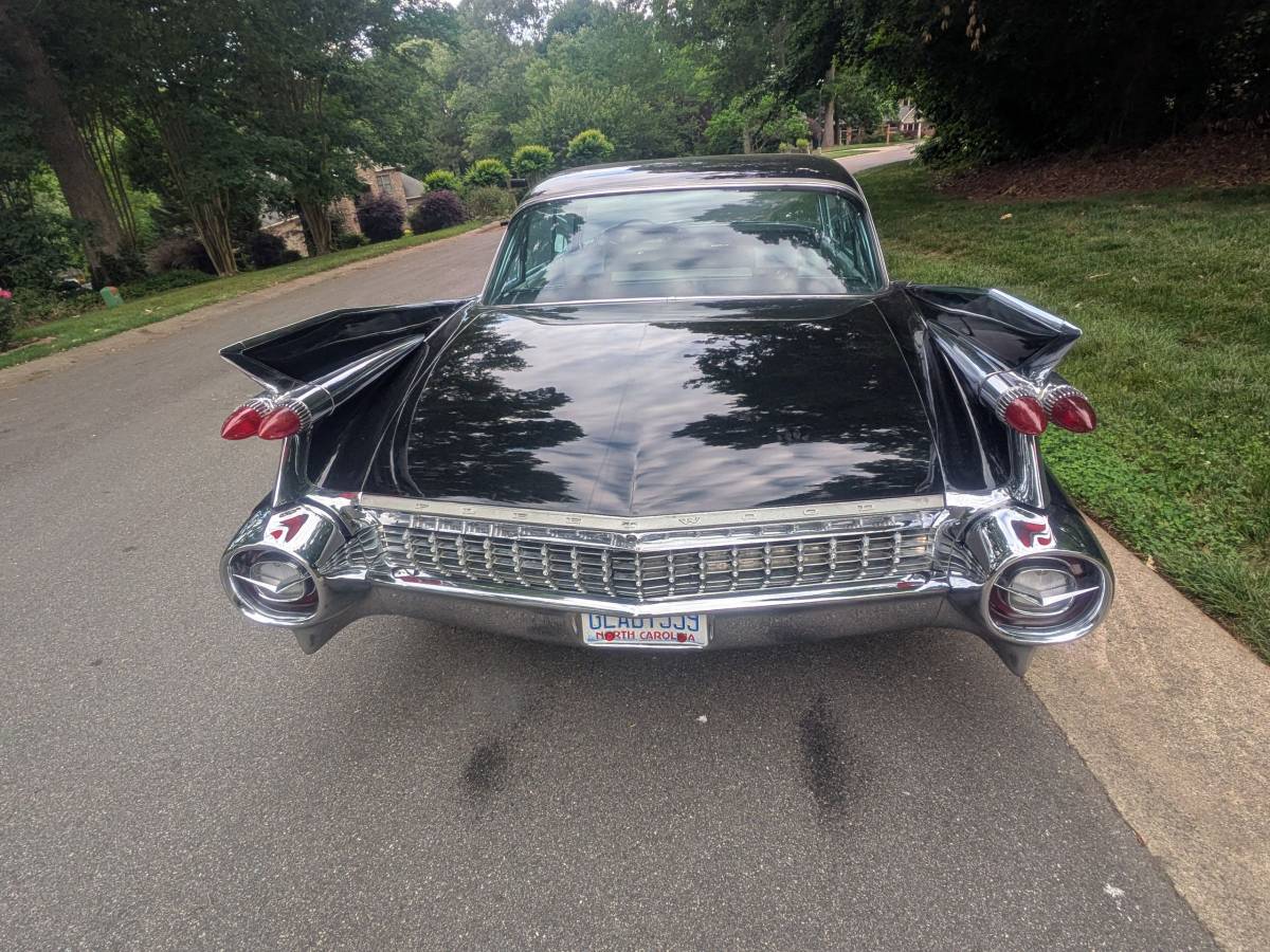 Cadillac-Fleetwood-1959-black-13