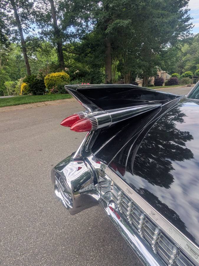 Cadillac-Fleetwood-1959-black-4