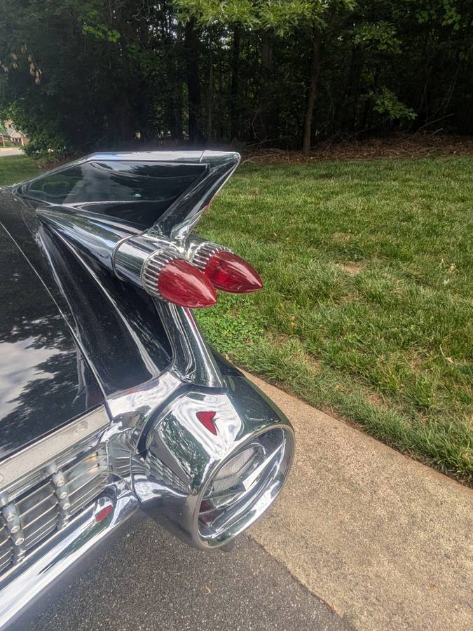 Cadillac-Fleetwood-1959-black-5