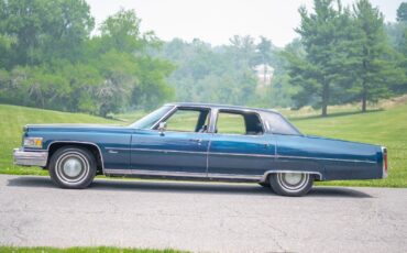 Cadillac-Fleetwood-1975-Sedan-1