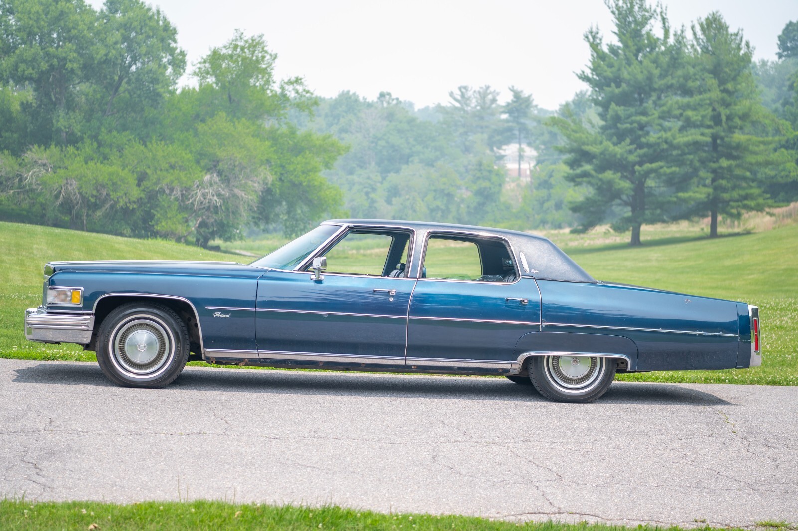 Cadillac-Fleetwood-1975-Sedan-1