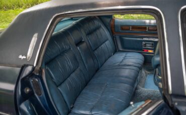 Cadillac-Fleetwood-1975-Sedan-12
