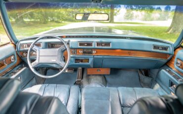 Cadillac-Fleetwood-1975-Sedan-14