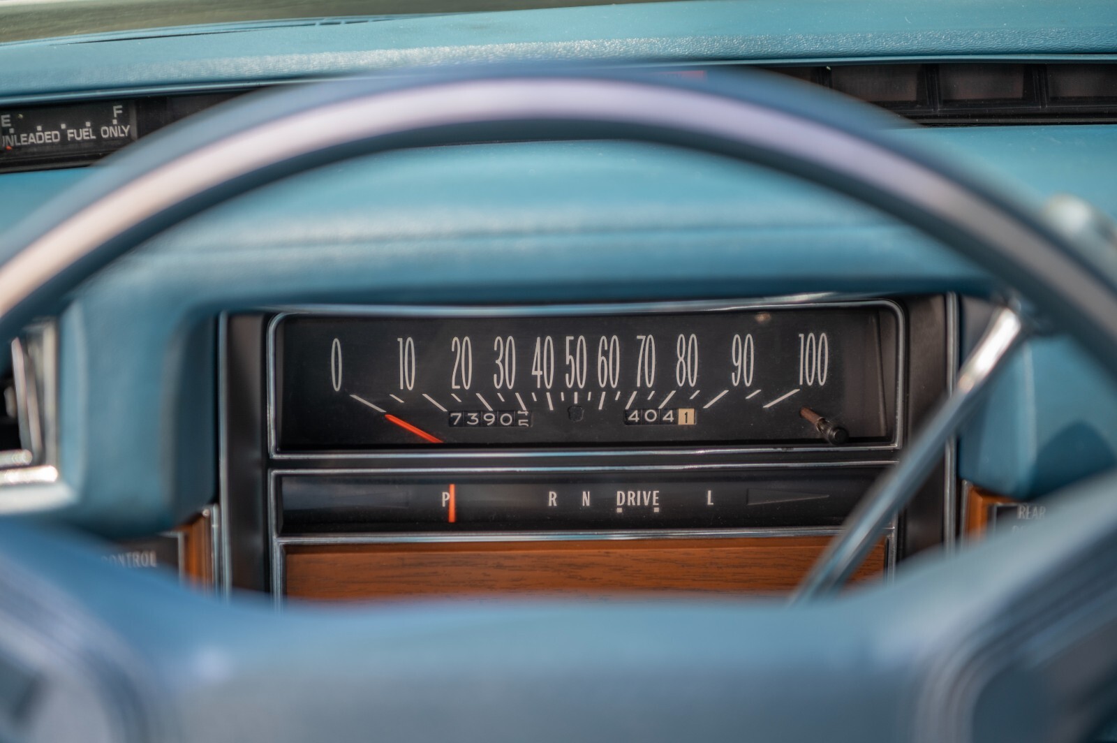 Cadillac-Fleetwood-1975-Sedan-15