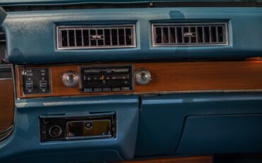 Cadillac-Fleetwood-1975-Sedan-16
