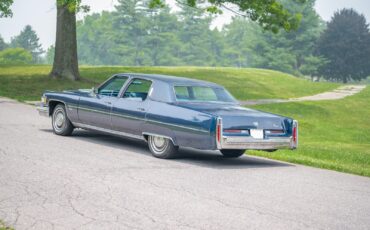 Cadillac-Fleetwood-1975-Sedan-2