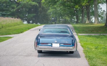 Cadillac-Fleetwood-1975-Sedan-3