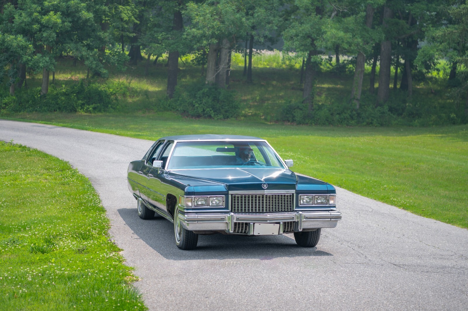 Cadillac-Fleetwood-1975-Sedan-4