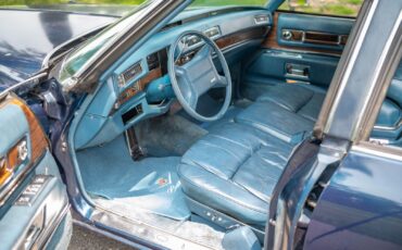 Cadillac-Fleetwood-1975-Sedan-8