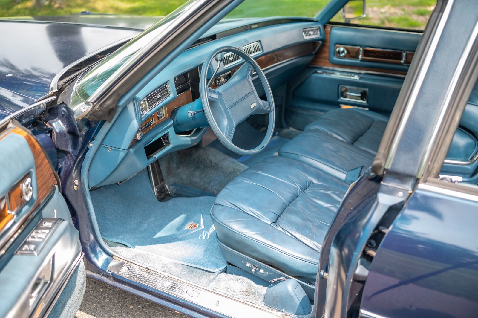 Cadillac-Fleetwood-1975-Sedan-8