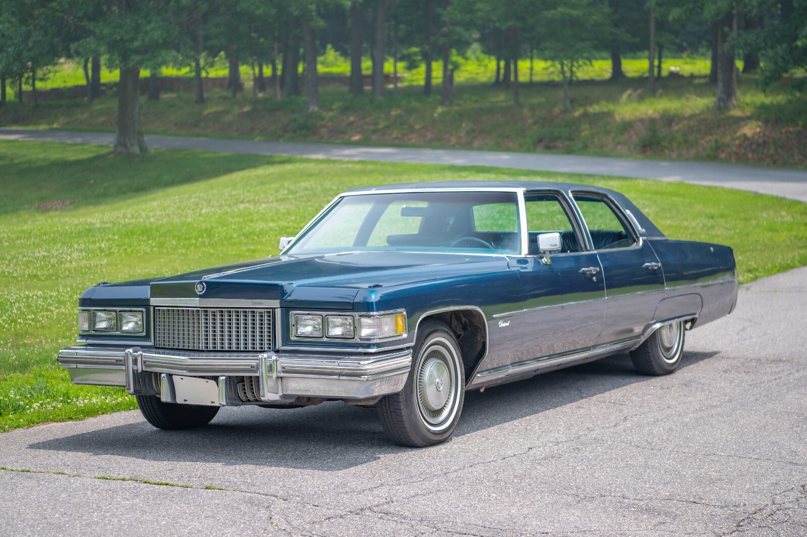 Cadillac-Fleetwood-1975-Sedan