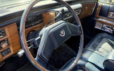 Cadillac-Fleetwood-1980-Sedan-10