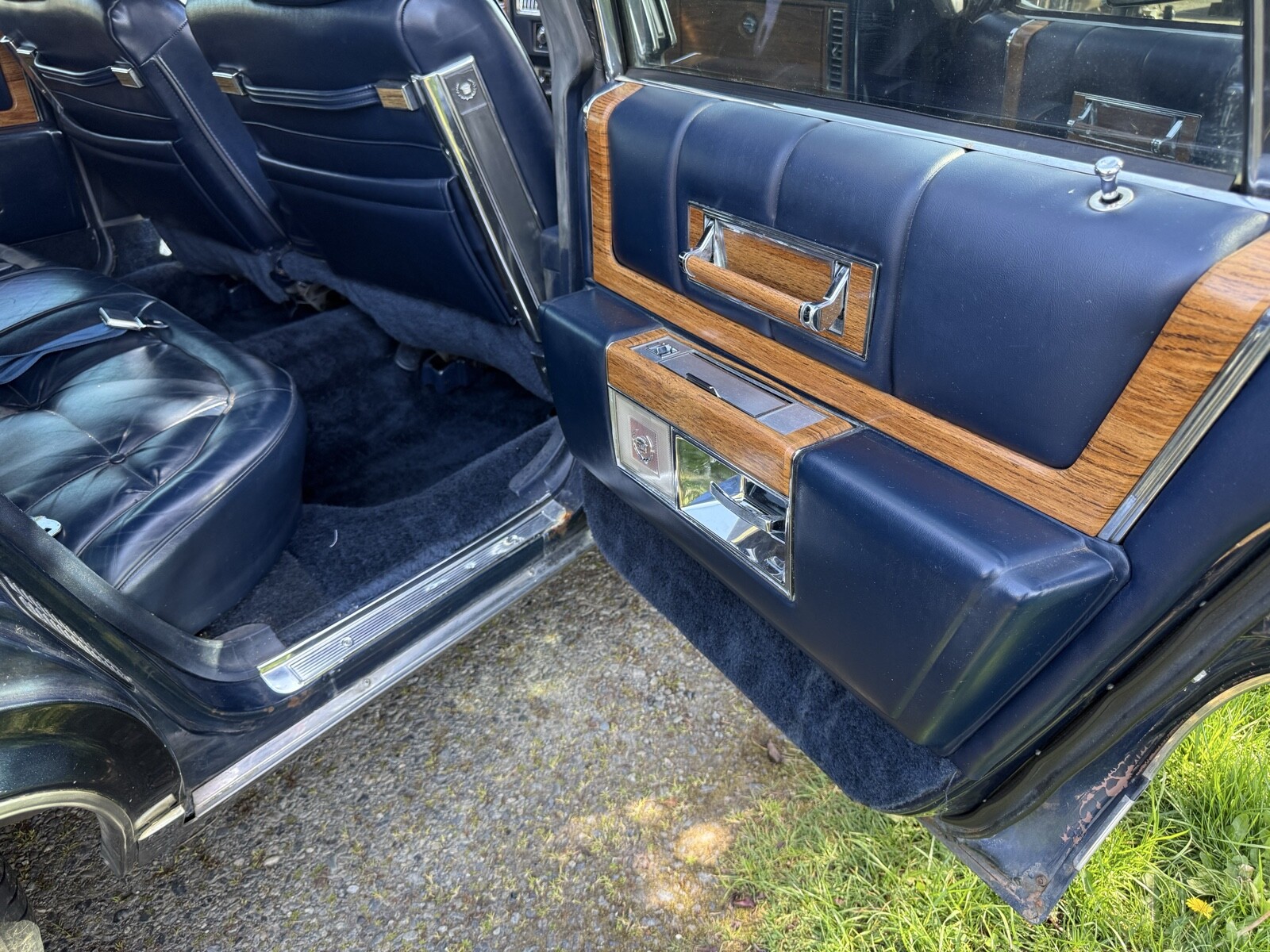 Cadillac-Fleetwood-1980-Sedan-17