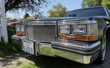 Cadillac-Fleetwood-1980-Sedan-2