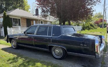 Cadillac-Fleetwood-1980-Sedan
