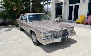 Cadillac-Fleetwood-1991-Sedan-1