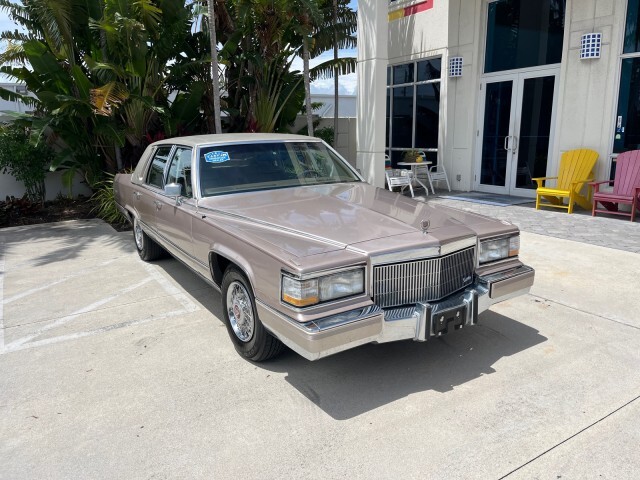 Cadillac-Fleetwood-1991-Sedan-1