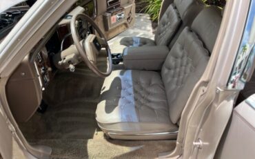 Cadillac-Fleetwood-1991-Sedan-10