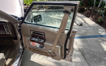 Cadillac-Fleetwood-1991-Sedan-11