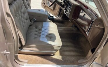 Cadillac-Fleetwood-1991-Sedan-12